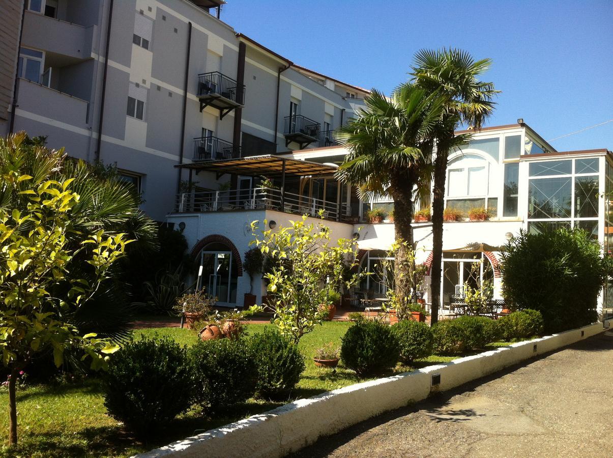 Hotel Riviera Spotorno Exterior foto